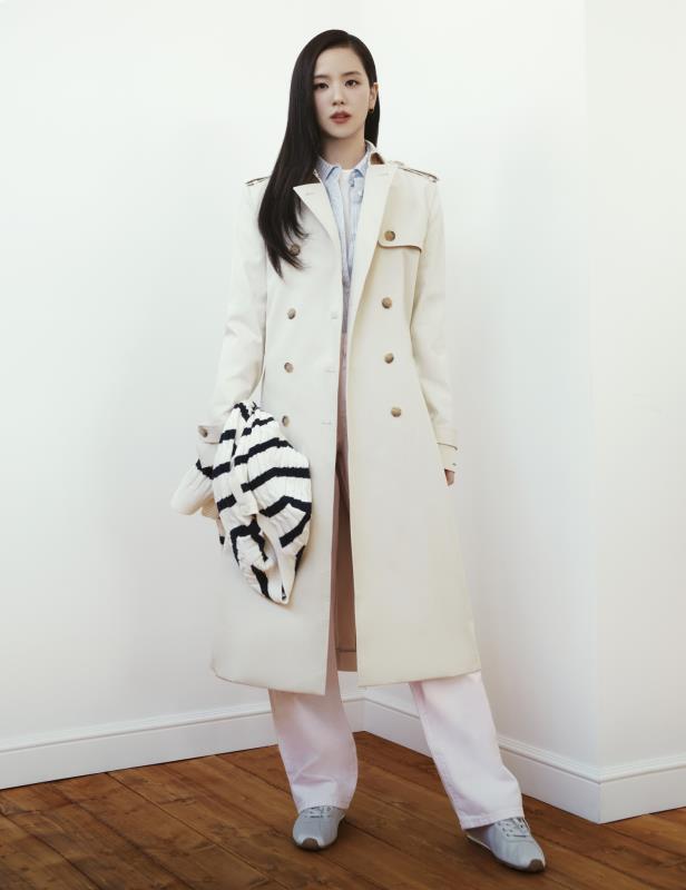 TOMMY HILFIGER X JISOO 2026 春季形象廣告：Midi_Trench