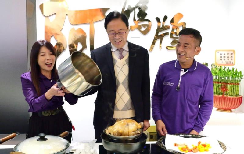  「阿媽牌生鐵鍋」觀光工廠開幕  張善政市長見證焱火開鍋絕技