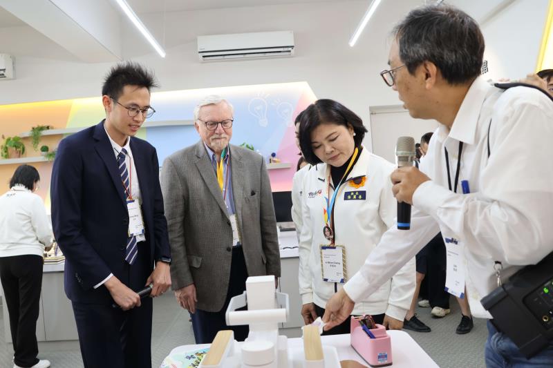 參訪智慧教育中心6大智慧場館，從不同面向了解雲林教育的智慧數位轉型。