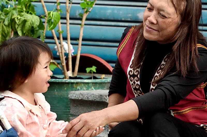 響應國際幸福日 介惠基金會推「愛相挺」助偏鄉婦女拼出幸福輪廓