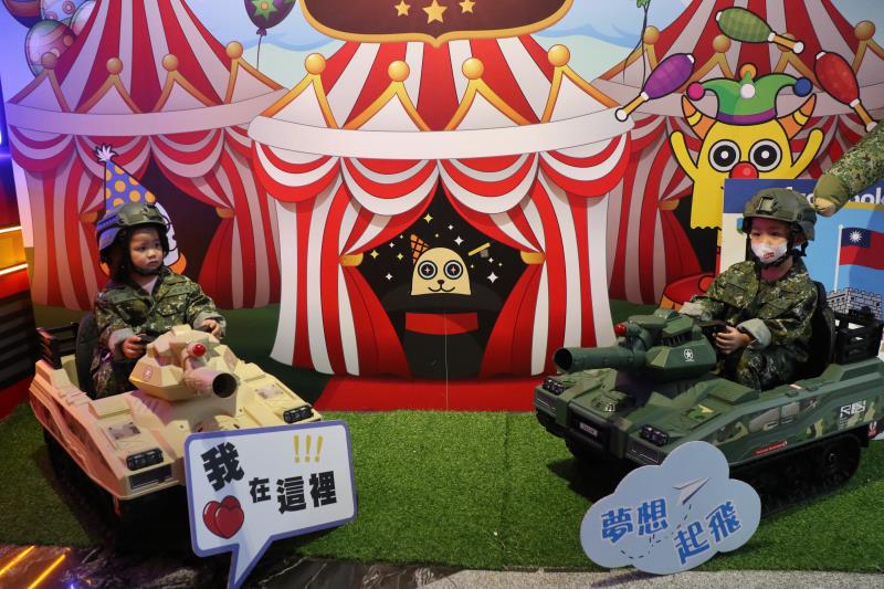 兒童節最帥親子任務 「國軍英雄小聯萌」空降大里藝術廣場