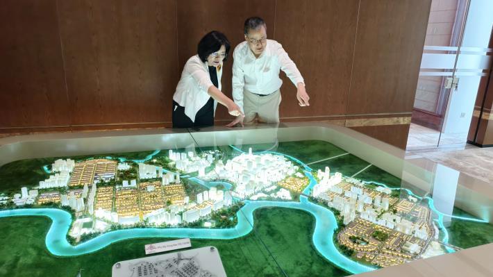 富美興社區為臺灣企業於越南投資之新興都市中心，丁廣欽董事長親自介紹富美興社區推動歷程，從荒煙漫草的沼澤地，逐步建設為胡志明市知名示範城鎮。