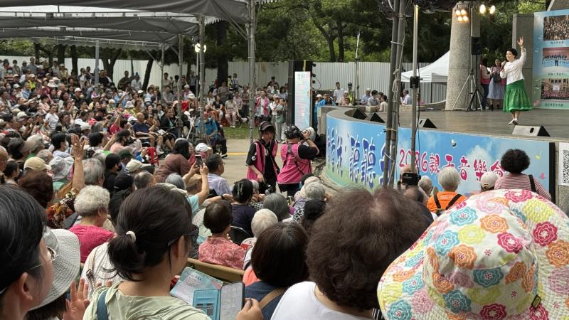 親子樂聲點亮大安森林公園　簡文秀攜手殷正洋唱響「看看我 聽聽我」螢火蟲季揭幕