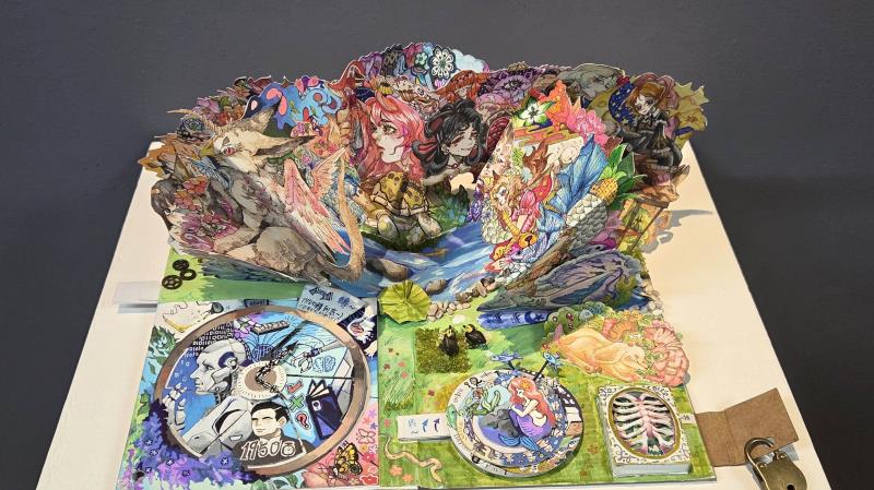 南大附中林品汝以會動的立體書〈是我，非我？本我！〉榮獲特優大獎。