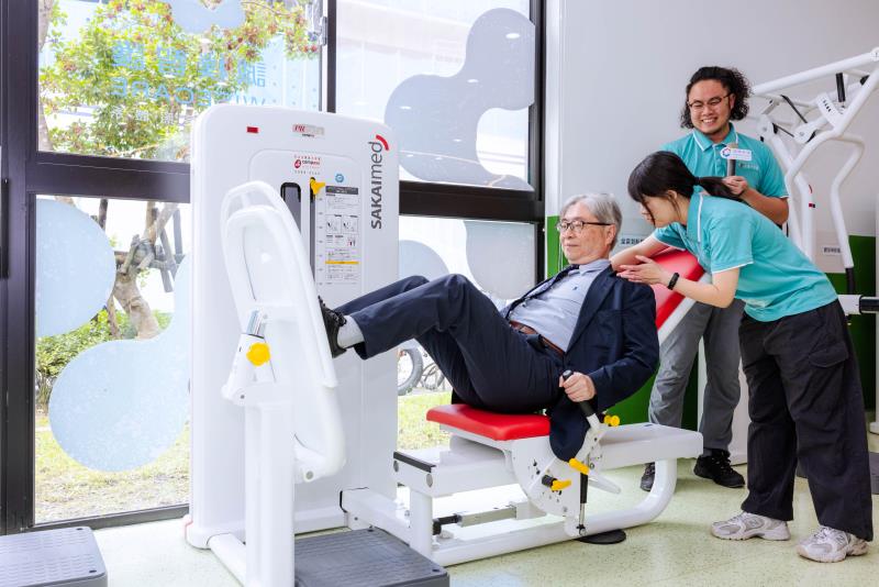 北醫大管理顧問有限公司張詩鑫院長、自立賦能健康館-林靖庭、施昌明賦能師.