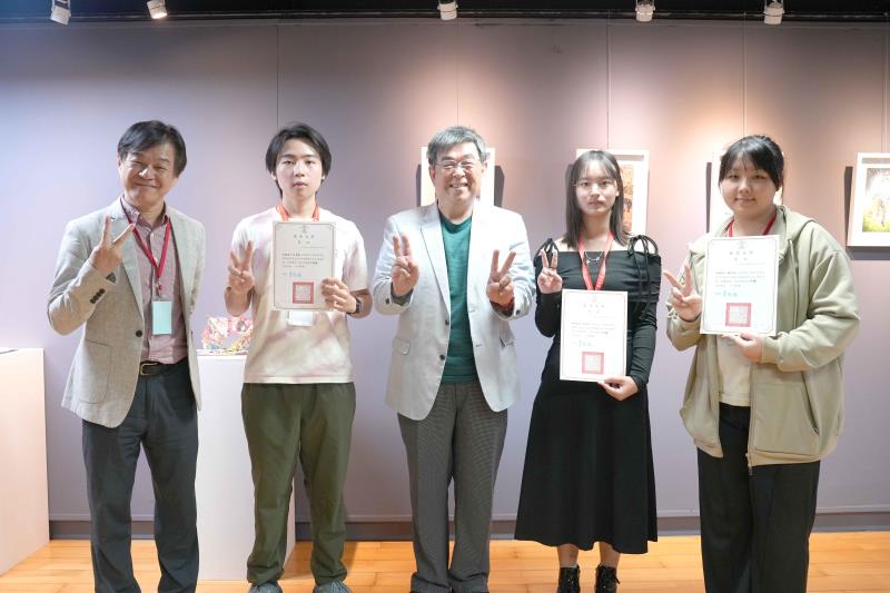 華梵大學辦全國高中職插畫A4秀 展現AI取代不了的創意