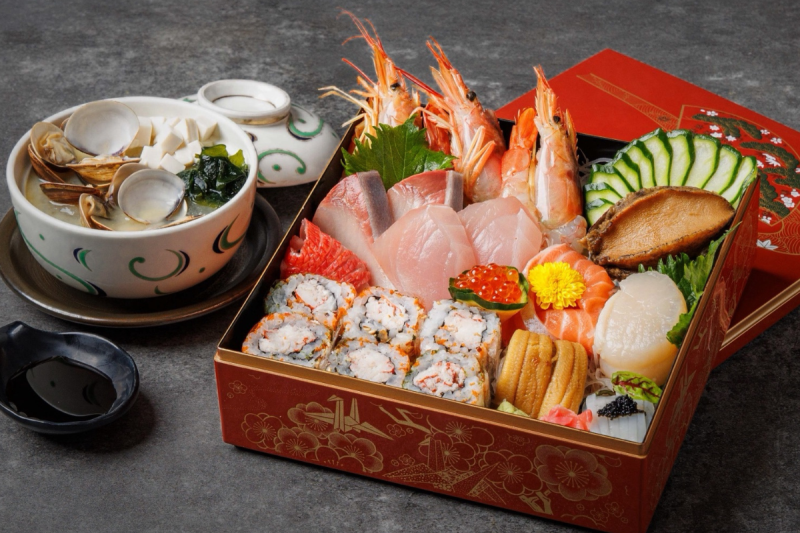 順園日式料理推出海鮮珠寶盒套餐，持美食通用券可於平日享一券兌換兩套的優惠。