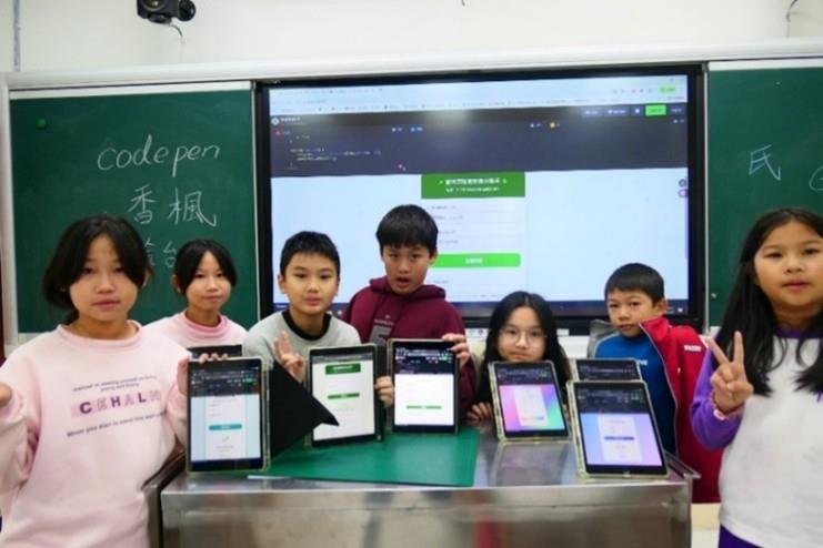 圖：桃園社子國小學生透過AI製作「固碳計算機」，能一鍵換算樹木固碳量。