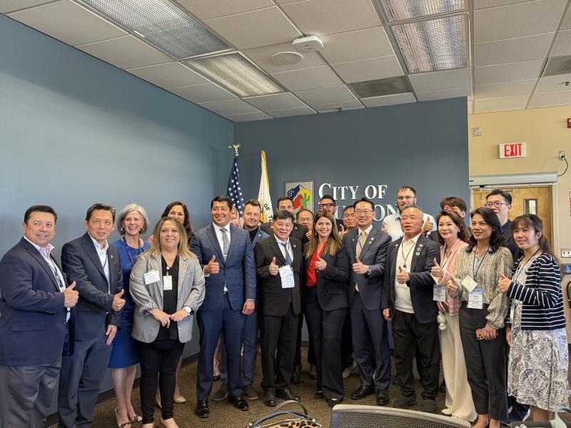 台灣學聯率考察團直擊亞利桑那「四城系統」  為台積電之外的台灣下一步尋解方                        