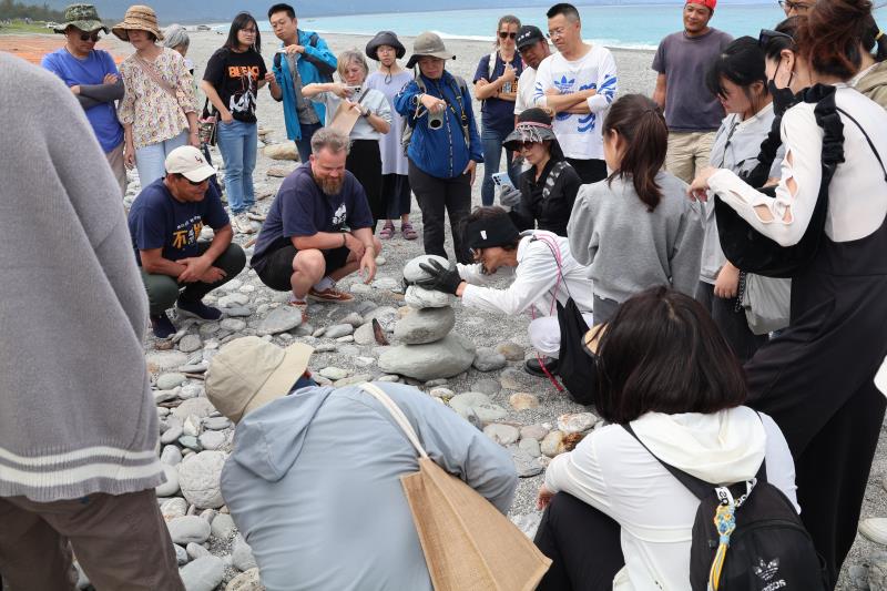 山海之間築起藝術之橋  疊石工作坊首場圓滿落幕