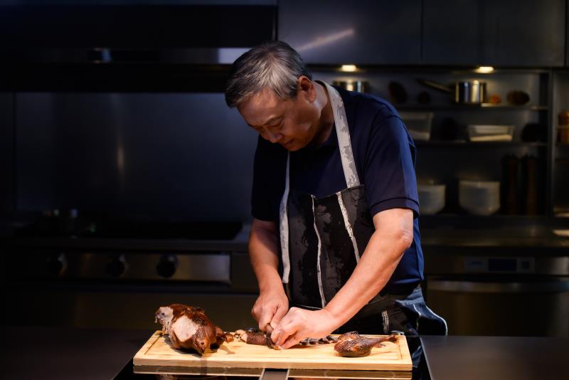 大買家量販店5月2日將邀請知名導演李崗，透過料理示範與故事分享，帶領民眾從味覺出發，重新感受家的溫度。