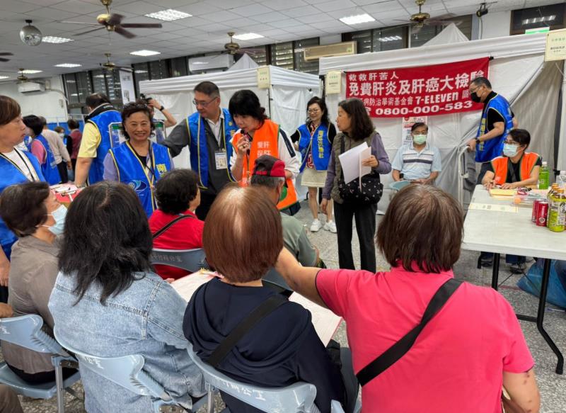 花蓮縣光復鄉肝基會＆7-ELEVEN免費保肝腹超篩檢活動現場。