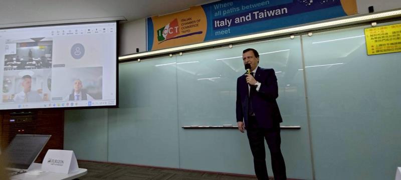 義大利經濟貿易文化推廣辦事處龍博文大使開場致詞。