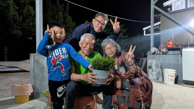 土地工工在花蓮光復鄉種植澳洲茶樹，協助地方土地復耕重建。