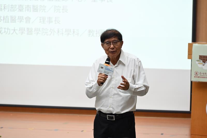 臺北醫學大學衛生福利政策研究中心 李伯璋主任