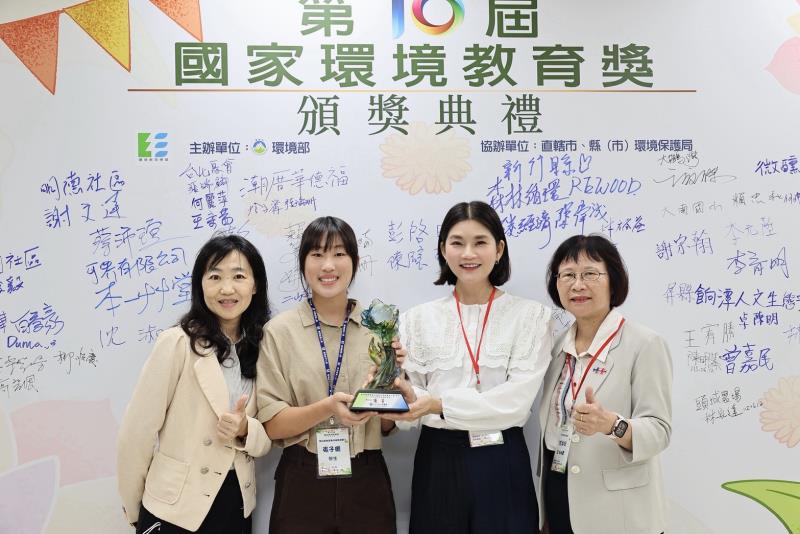 學校代表與雲林縣陳璧君副縣長。