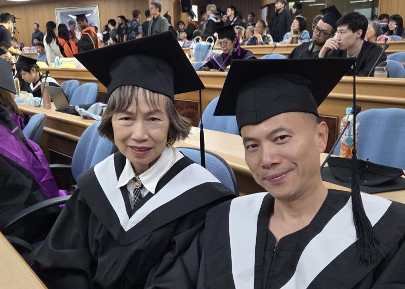 華梵大學畢業典禮學生合影