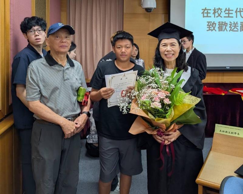 華梵大學畢業典禮學生合影
