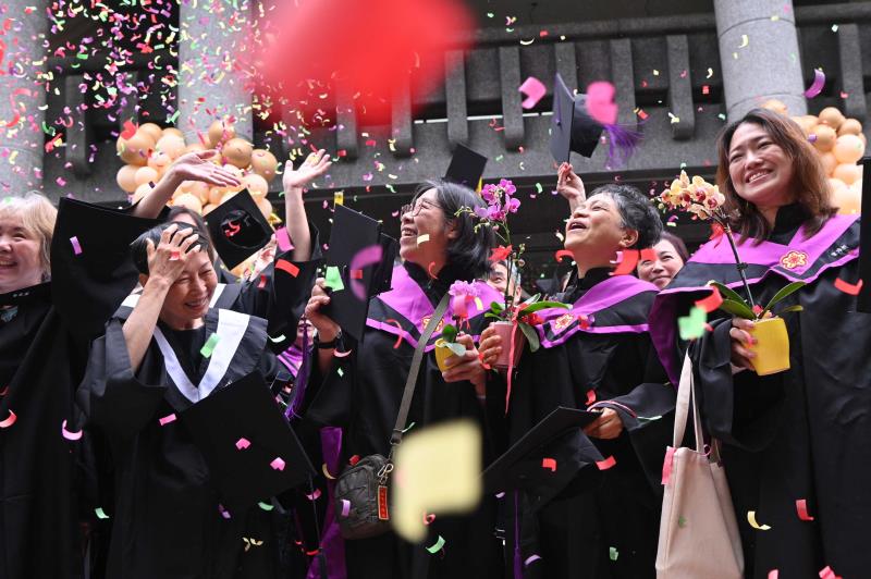 華梵大學畢業典禮學生合影