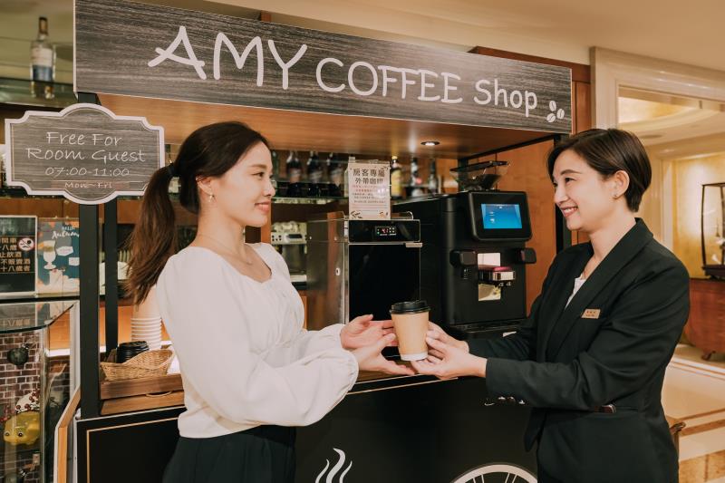 長榮桂冠酒店(台北)暑假期間推出多項免費禮遇，包含晨光咖啡、暖心鹹粥、冰淇淋及週末懷舊點心，打造輕鬆愜意的台北小旅行。