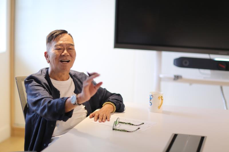 「台灣相聲教父」王振全成立四方茶館，讓說話與傾聽重新走進日常。