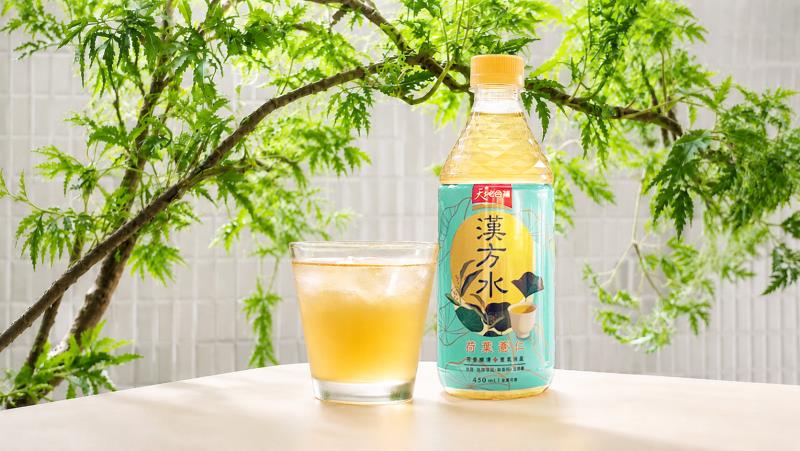 天地合補推全新「漢方水－荷葉薏仁」 搶攻健康補水新市場