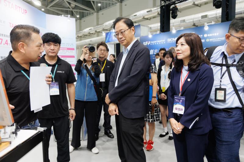 碳權不是口號 會發電的牆先建立可查證數據