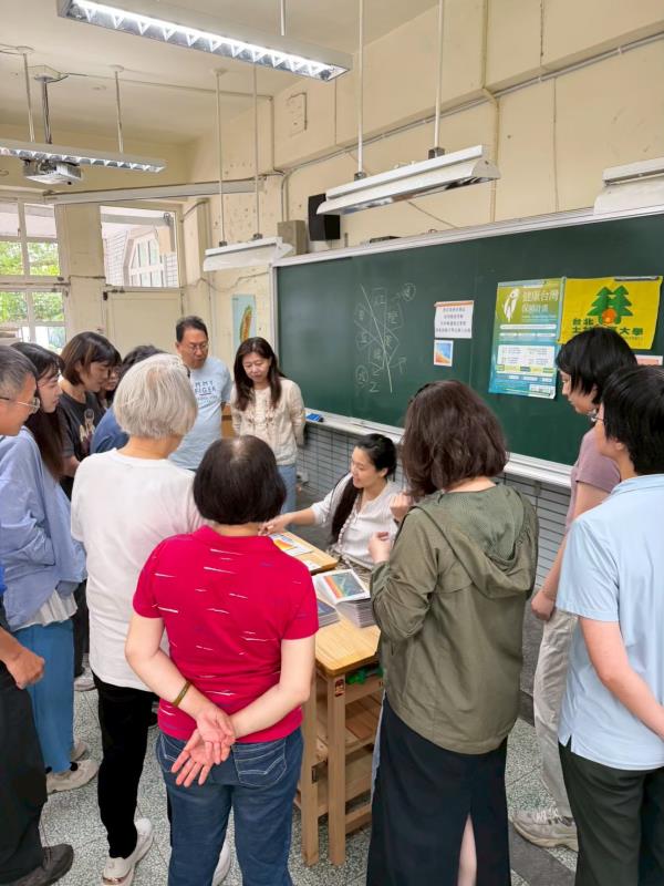 『情緒調適處方』透過藝術療癒及相關課程，引導民眾紓解壓力、照顧心理健康。