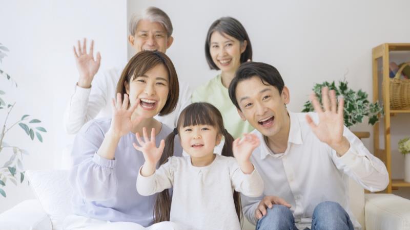 第一金人壽「信福贏家」滿足民眾兼顧家庭保障與長期財務規劃，讓客戶掌控資產主控權，包括為自己選擇生命末期提前給付，以及身故保險金可指定一至多名受益人，按照保戶意願彈性分配比例，給付方式亦可選擇分期或定額，有效降低家產糾紛或避免遭不當揮霍使用；亦可作為因應未來稅務規劃所需資金來源之一，協助保戶完善資產傳承安排，落實對家人的長遠照顧。