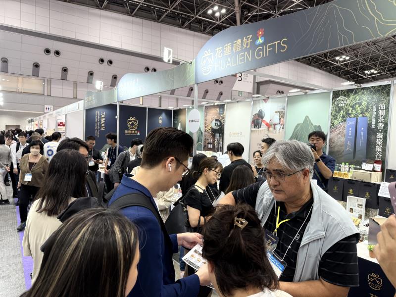 花蓮好物進軍東京禮品展！大放異彩！ 「花蓮禮好」12大特色品牌聯手拓展日本市場，人潮不斷，成為展場最吸睛攤位