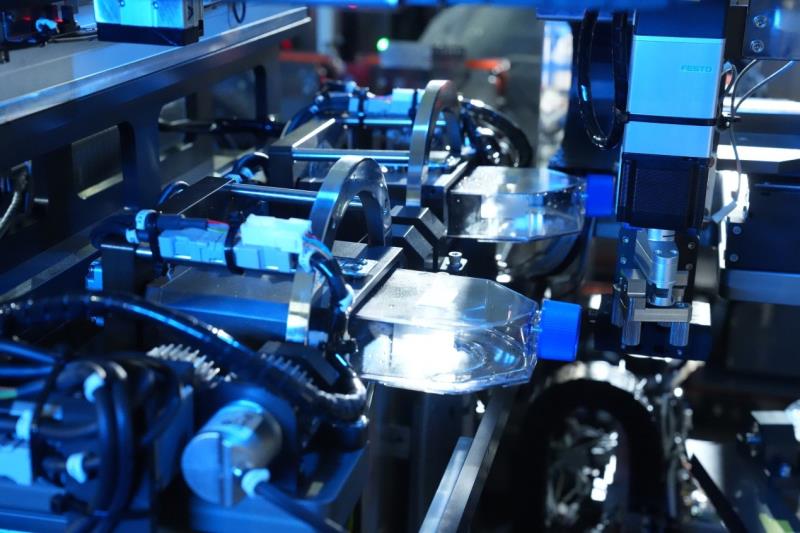 博訊生技以半導體製程標準研發全自動化細胞備製生產線iCellPro，可以複製化量產，符合未來細胞治療商業化需求。