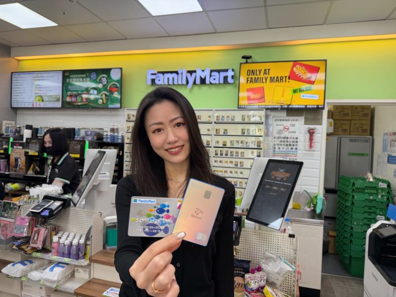 全新狗頭版卡面新上市，四邊為全家藍外框，即日起申辦即享