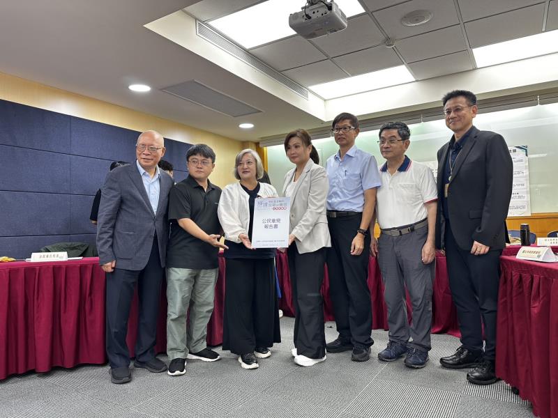 北投文化基金會、公民代表，向臺北市政府遞交意見報告書。