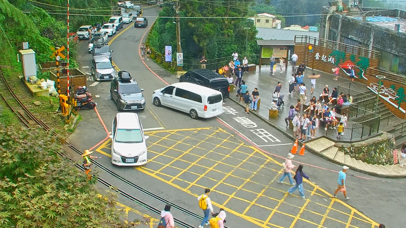 奮起湖車潮。