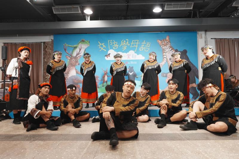 享譽國際的尼布恩合唱團開場演出。