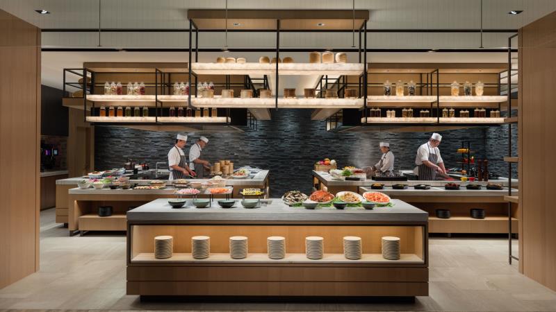 台北國泰萬怡酒店MJ Kitchen全日餐廳自助餐券每張999元至1,199元，旅展期間享買十送一。