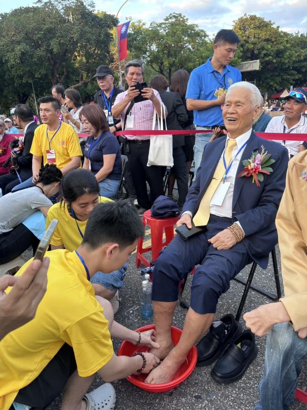 孝道教育向下扎根 表揚學生與社會賢達的孝道典範 