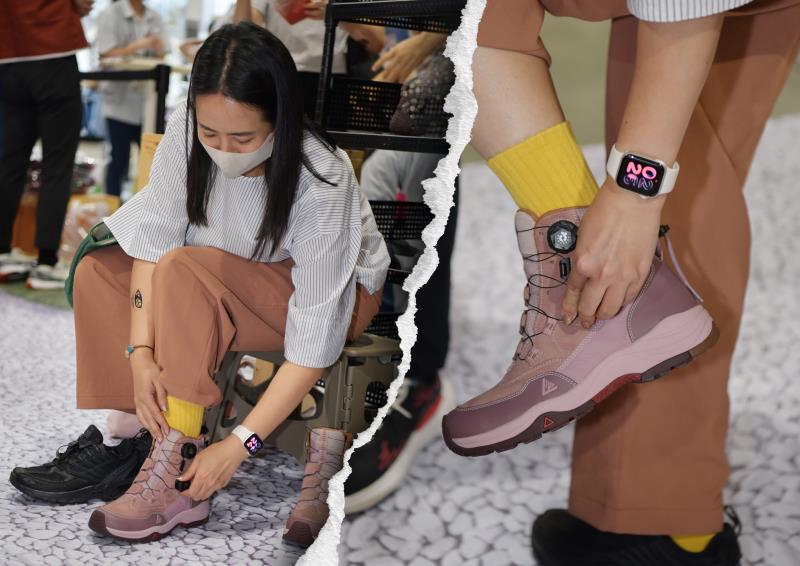 戶外用品展千人搶先體驗 GORE-TEX 霸道2.0雙旋扣登山鞋，單手或站立輕鬆即可輕鬆穿脫。