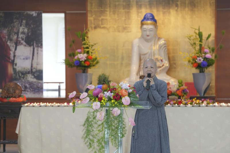 華梵大學董事長悟觀法師致詞。
