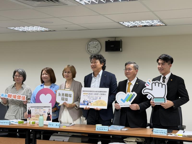 勞動部「旅宿業中高齡就業指引」發布 助業者找才、求職者找工