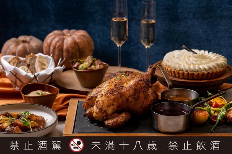 GUSTOSO義大利餐廳則於11月23日至25日限時推出四人份「感恩節家庭分享餐」，每套4,880元+10%，11月22日前完成訂金預付加贈半隻龍蝦。