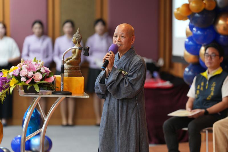 華梵大學董事長悟觀法師致詞表示，華梵大學的核心思想就是「覺之教育」。