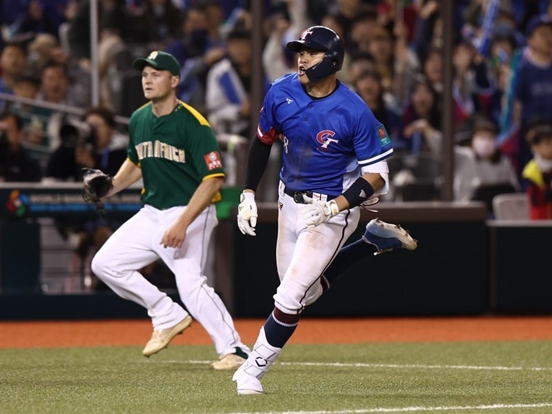 影片/宋晟睿4安猛打跑出場內全壘打 直呼很累腳痠