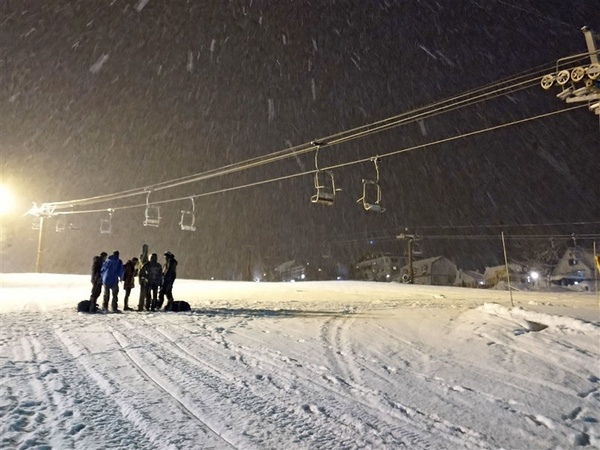 日本长野县雪崩 11名外籍滑雪客脱困下山