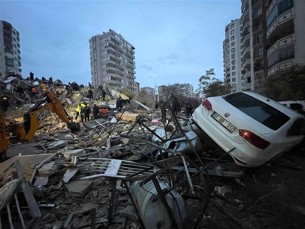 土耳其7.8地震上百棟建物倒塌 敘利亞也傳災情兩國至少100死