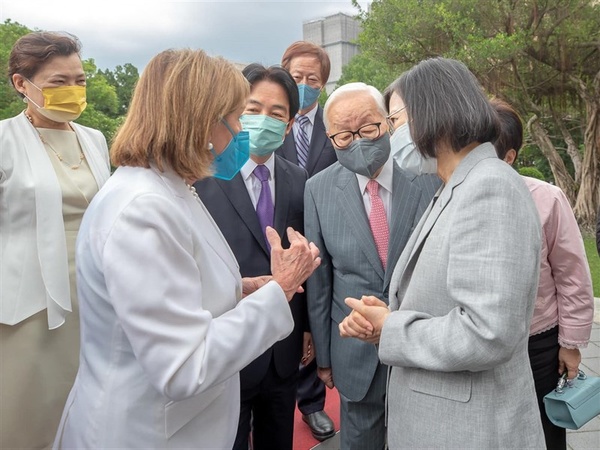 張忠謀去年會裴洛西 直言美砸錢進晶片市場太天真應投資台灣安全