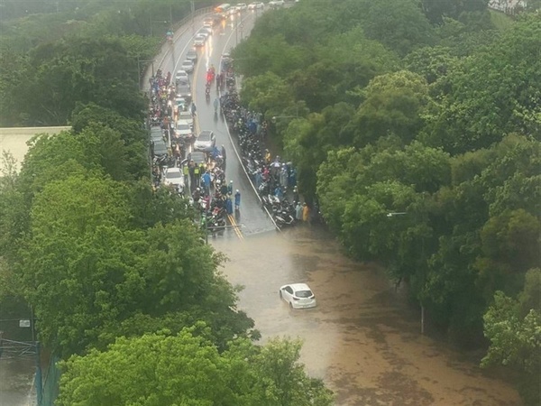 圖輯／春雨釀災台中道路嚴重積水 各縣市災情一覽