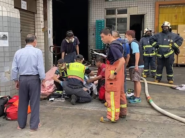 聯華食品大火多人躲冷凍庫釀死傷 消防局：未能阻濃煙進入