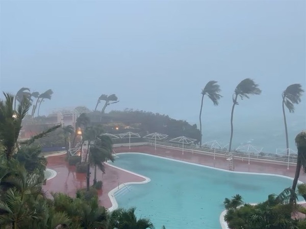 台风玛娃肆虐关岛 灾情宛如电影「龙卷风」场景