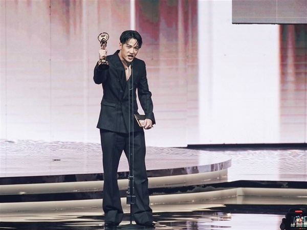 熊仔奪最佳華語專輯獎 RAP致詞「我們存活了」獻中生代饒舌歌手